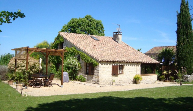 Pretty stone cottage with pool near Cahors *dog friendly!