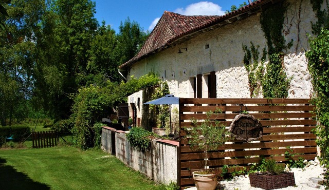 Pretty Stone Cottage with exclusive use of Heated Pool & Holistic Therapies