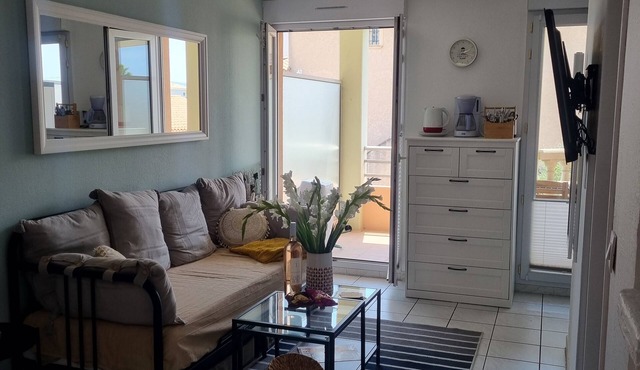 PRETTY STUDIO quiet, well located for the beaches of St Raphael and Frejus