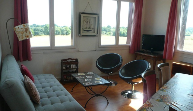 Pretty T3, sea view, private garden, closed parking