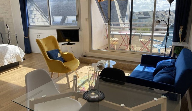 Pretty tastefully decorated studio in a residence with swimming pool and 150 m from the main beach