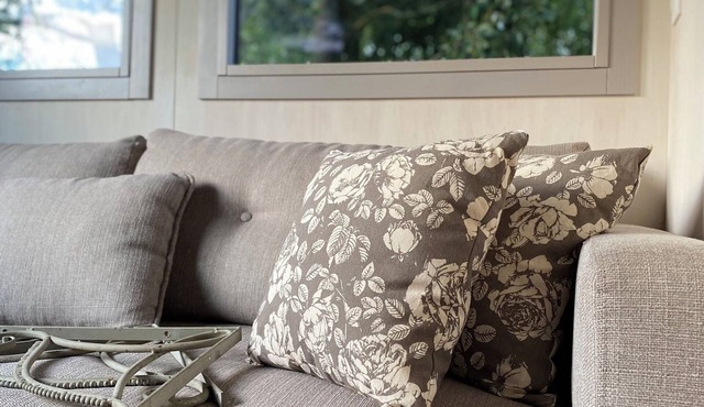 Pretty Tiny House near puy du fou, countryside in Cholet, heated pool. 2 to 4 pers.