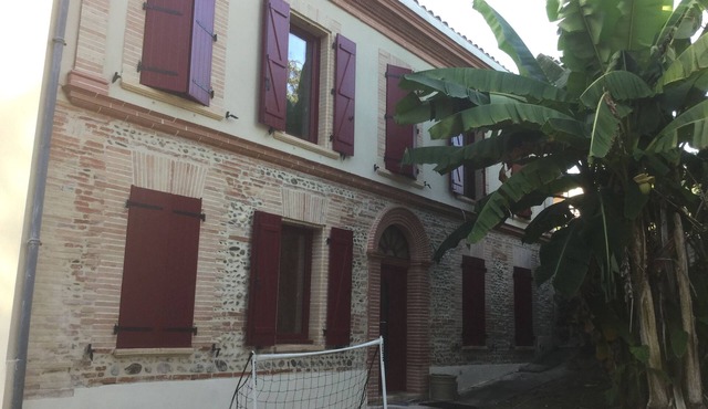 Pretty Toulousaine full of charm sheltered from prying eyes. Welcome 🤗.