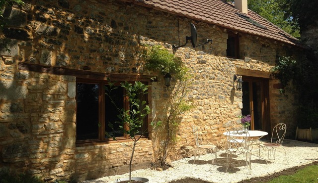Pretty traditional stone gite and access to private pool