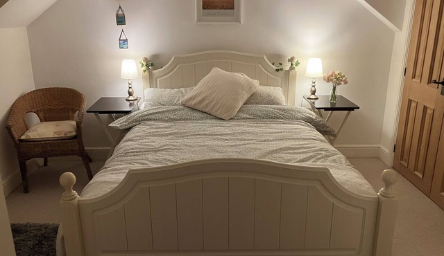 Pretty two bedroom/two bathroom cottage in Marnhull in Dorset.