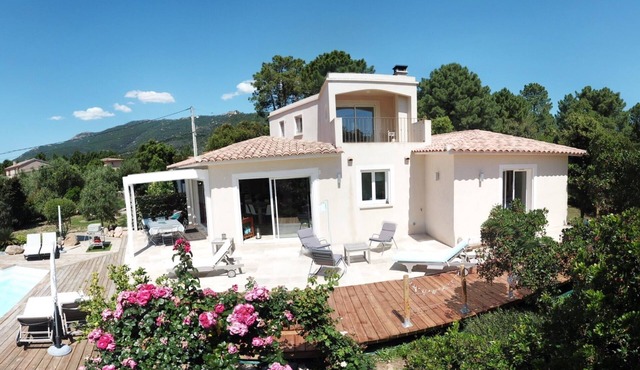 Pretty Villa with pool near Porto-Vecchio