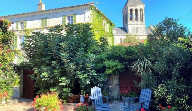 Pretty village house near Brantôme with views of the castle and church.