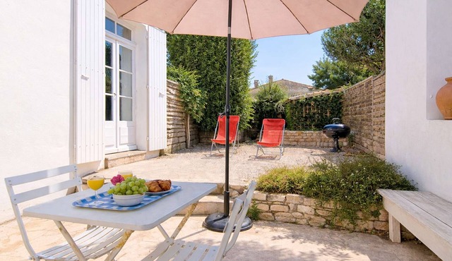 Pretty village house with its private courtyard