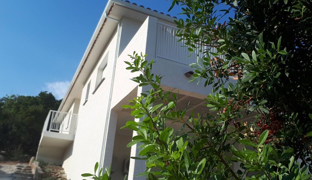 PRETTY VILLA, independent, close to the beach, the mountains, the shops!