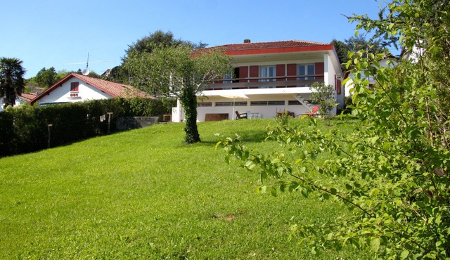 PRETTY VILLA ON THE HEIGHTS OF BORDAGAIN CIBOURE - ST JEAN DE LUZ
