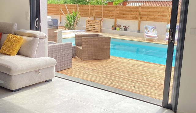 Pretty villa with swimming pool 10 minutes from the sandy beaches for 6 people