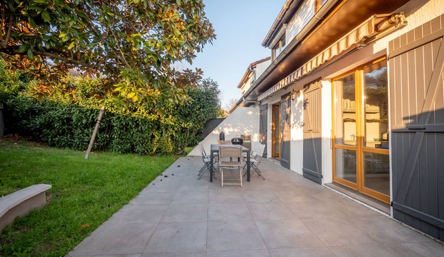 Pretty villa with garden between Rhone and orchards