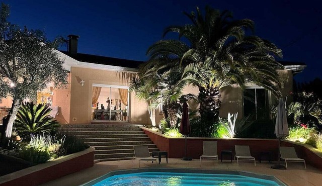 Pretty villa with swimming pool, bright, quiet at the gates of Bordeaux
