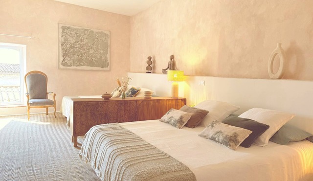 Pretty village house with jacuzzi, between the sea and the Cevennes.