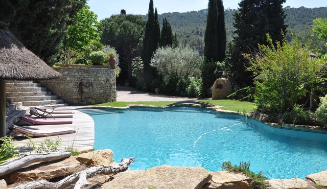 PRETTY VINEYARD COTTAGE ON PROPERTY 12 MINS FROM BANDOL AND BEACHES CLIM SWIMMING POOL