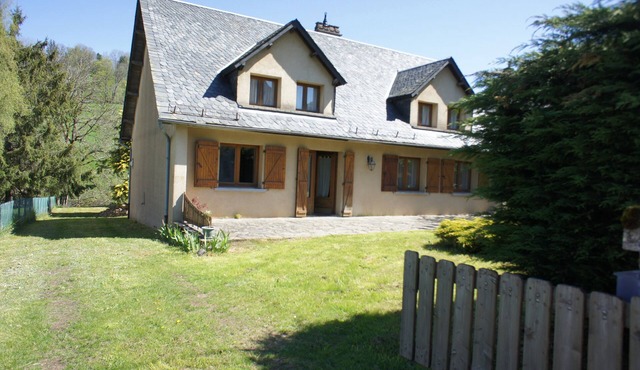 Pretty warm house with large garden between Massif du Sancy and Cézallier