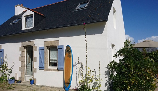 Pretty, well-equipped house, close to the sea and fishing port, ideal for children.