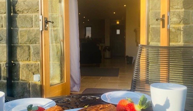 Pretty Wood Cottage: Peaceful Woodland Haven in the Heart of the Peak District