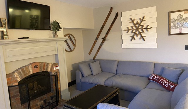 PRICE DROP! 4BR 4BA Ski-In Ski-Out Condo Steps from Grammy Jay