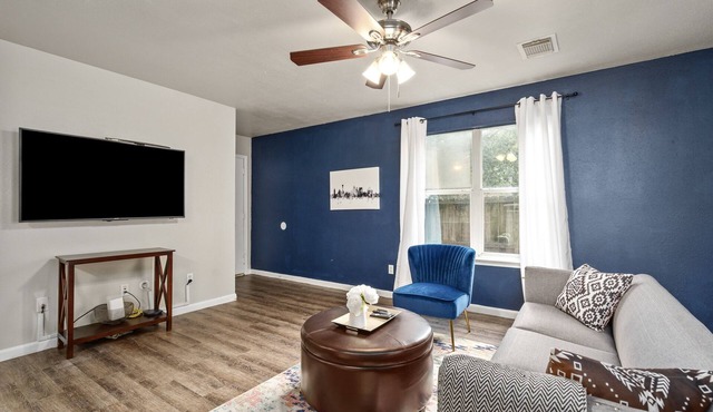 Price Drop! Off-Apt 3BR Fast Wifi & More-12B