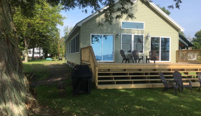 Price lowered CAMP ON SANDY POND, NY, Sleeps 7, GOLFER'S & FISHERMEN'S DREAM!