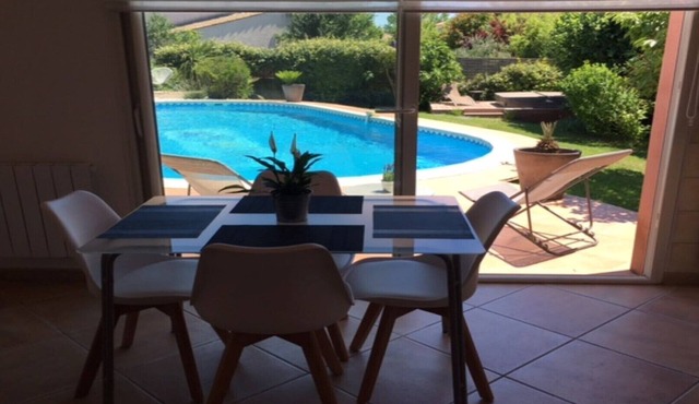 price nice flat T2 with swimming pool sector Montpellier between Sea and cevennes