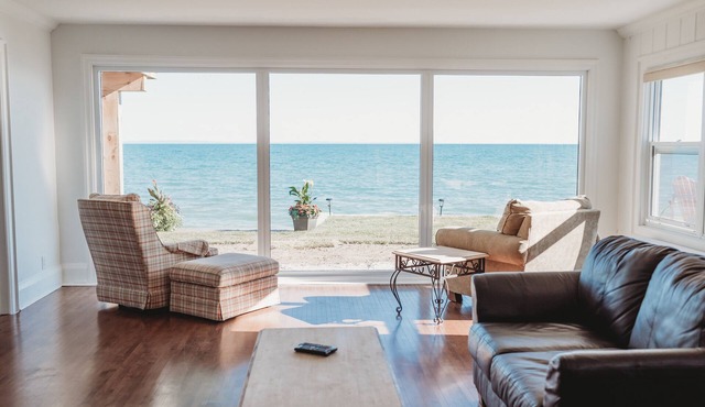 Price Reduced- Perfect for large groups! Niagara Lakehouse Luxury Beachfront