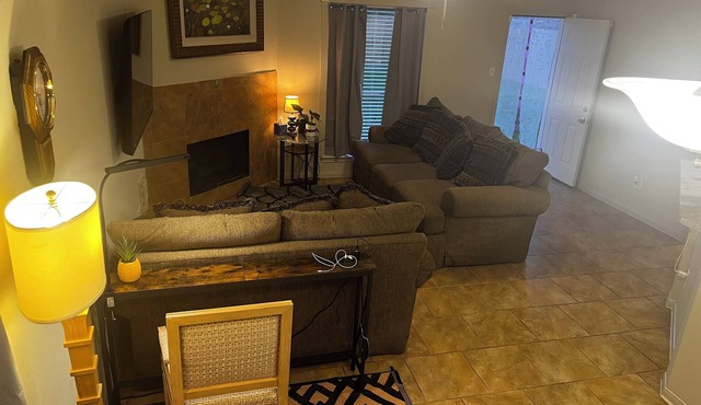 PRICELESS w/Charm/Comfort Pvt-10 on Richter: Peaceful 3-bdrm amenities,Pkg,WiF