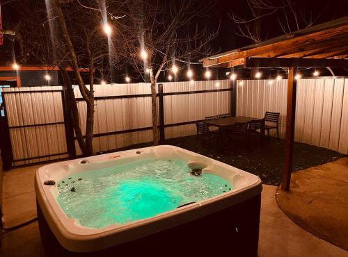 Prickly Pear at Cactus Flower-Private HOT TUB-Pet Friendly-No Pet Fees!