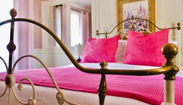 Prickly Pear Room - Ranch House Motel