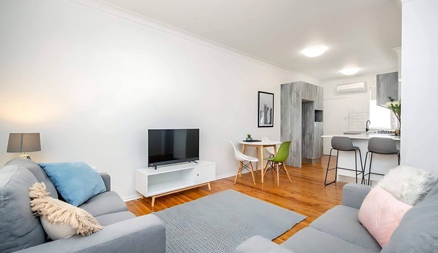 Prickly Pear Stays in Adamstown, 1-br