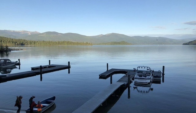 Priest Lake BEACHFRONT w 2 slip Dock