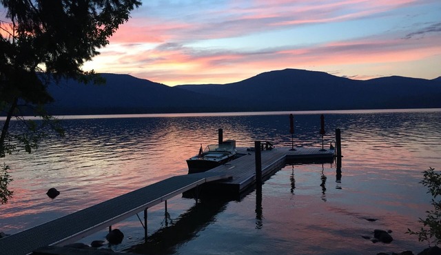 Priest Lake Cabin : Private Dock and Beach : Sleeps 10+ : Pets OK
