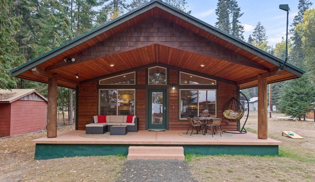 Priest Lake Family Cabin w/Private Beach Access