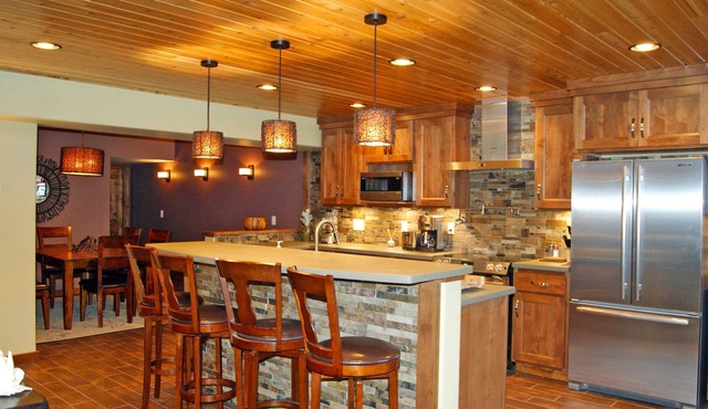 Priest Lake Luxury Lodging with Boat Slip