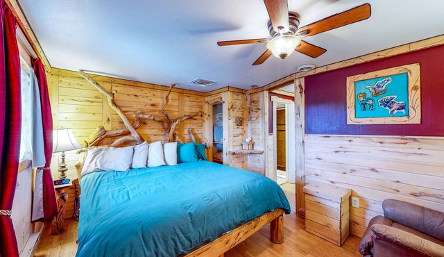 Primary suite cabin, mountain view, hot tub access