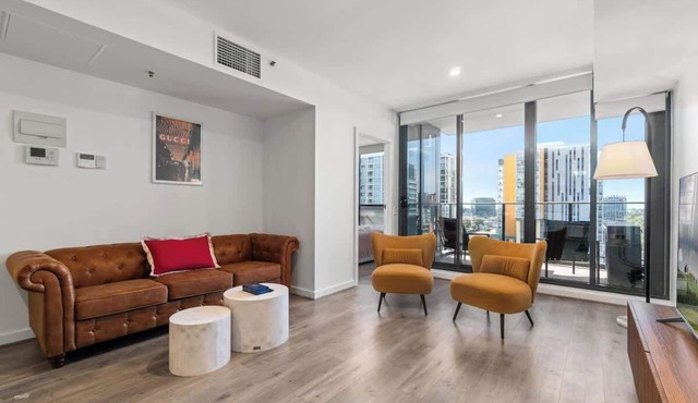 Prime 2BR City Escape Walkable CBD Free Parking