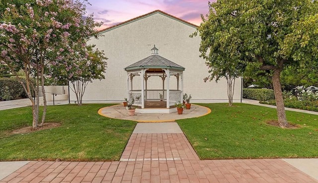 Prime Calabasas location brand new condo with Hillside Views and access to Lake