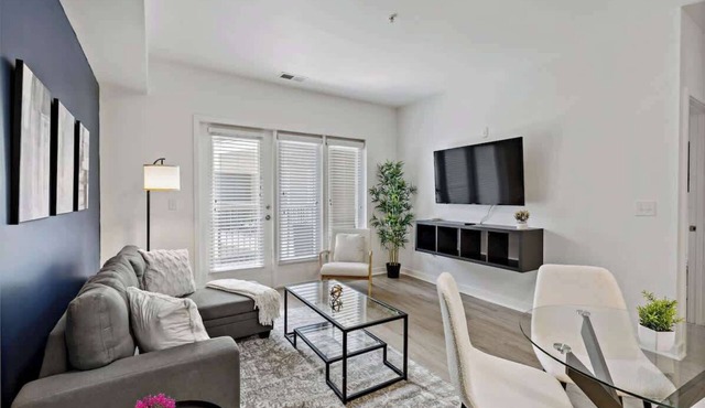 Prime Central Apt | Pool, Gym, Parking, W/D