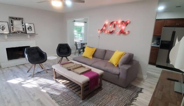 Prime Central Austin Getaway: Style & Convenience