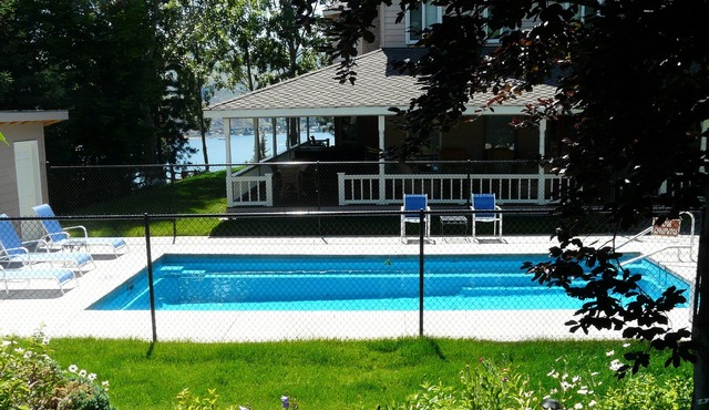 Prime Chelan location w/Commanding View, 85 degree pool, close to Golf Course