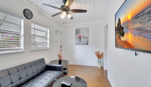 PRIME DELRAY BEACH, CHARMING 2 BEDROOM COTTAGE, PETS WELCOME