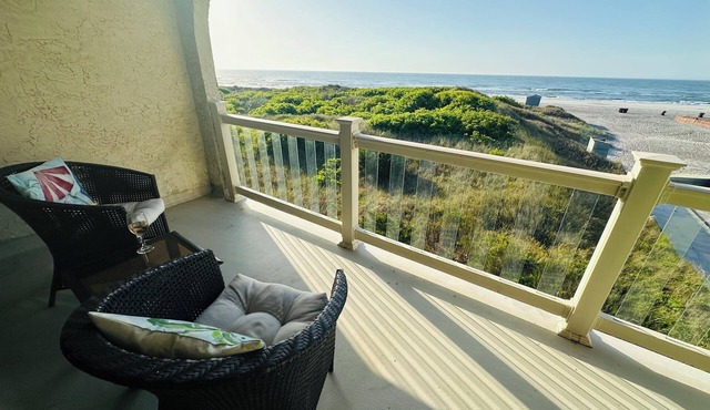 Prime Direct Oceanfront close to everything! Friday-Friday summer rental weeks!