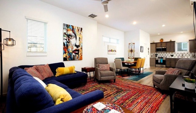 Prime Downtown Oasis - 3 Bedrooms/3.5 Baths, Steps to River Walk, Pet-Friendly