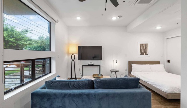 Prime DT ATX Studio | Mins to Rainey St | Patio
