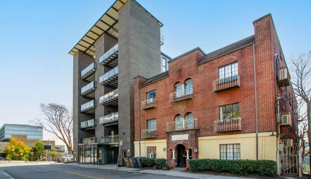 Prime football location- condo walking distance from stadium