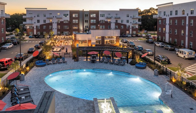 Prime Hampton Location! Modern Studio Living @ Ellipse Urban