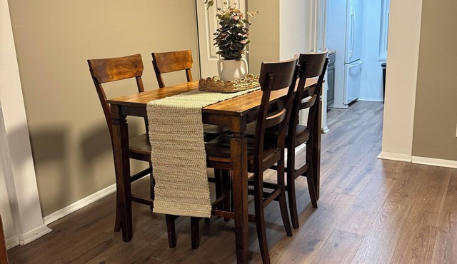 Prime Hampton stay near beach, hospital, shopping.