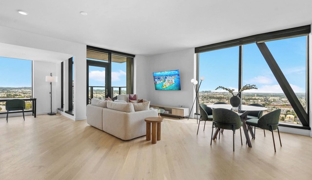 Prime Hollywood Luxury - 2BR Modern Apt - Rooftop Pool & Gym