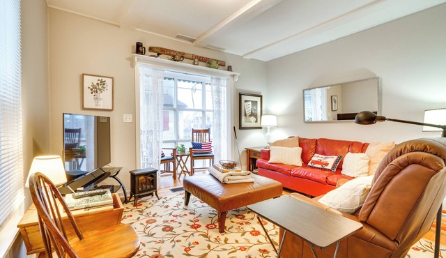 Prime Lakeside Village Location: Apt w/Kitchen!